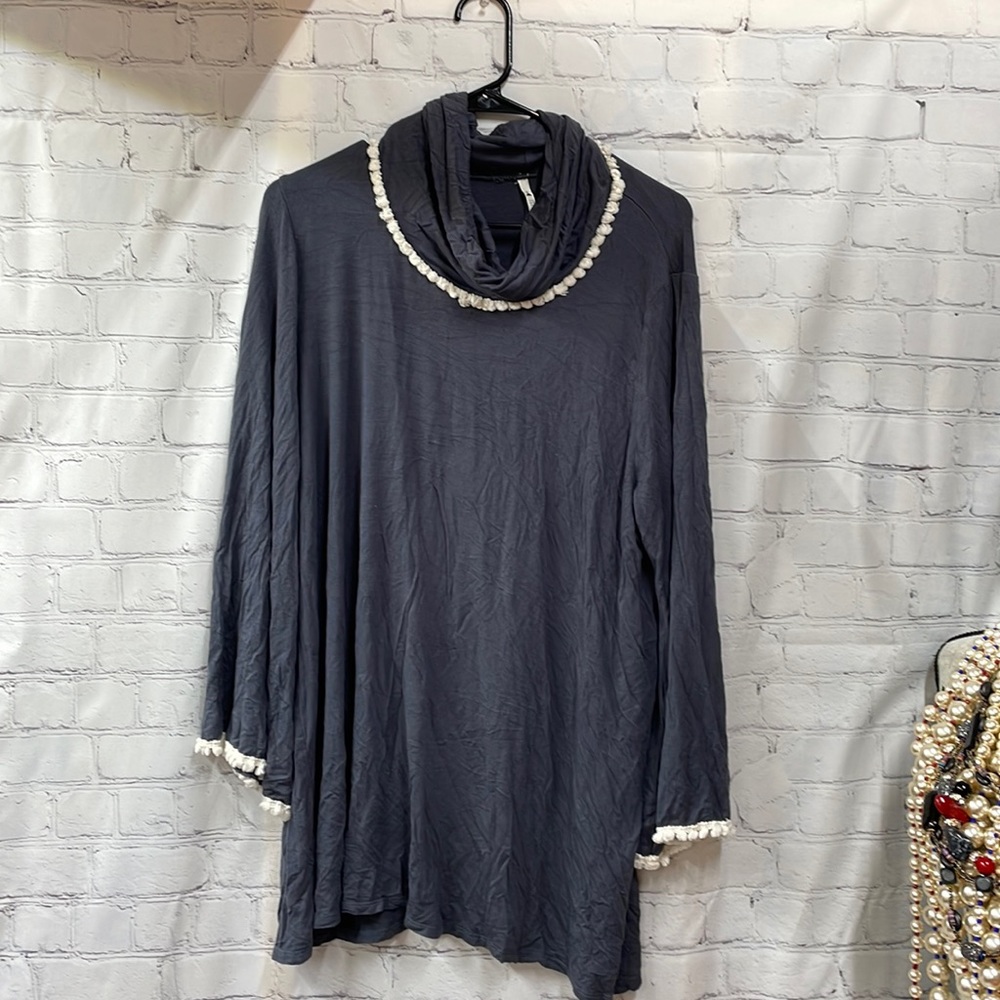 The Hanger grey cream crochet cowl neck trimmed 2x tunic top